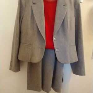 Grey Wool Suit. Fully Lined. Size 6. Made in USA